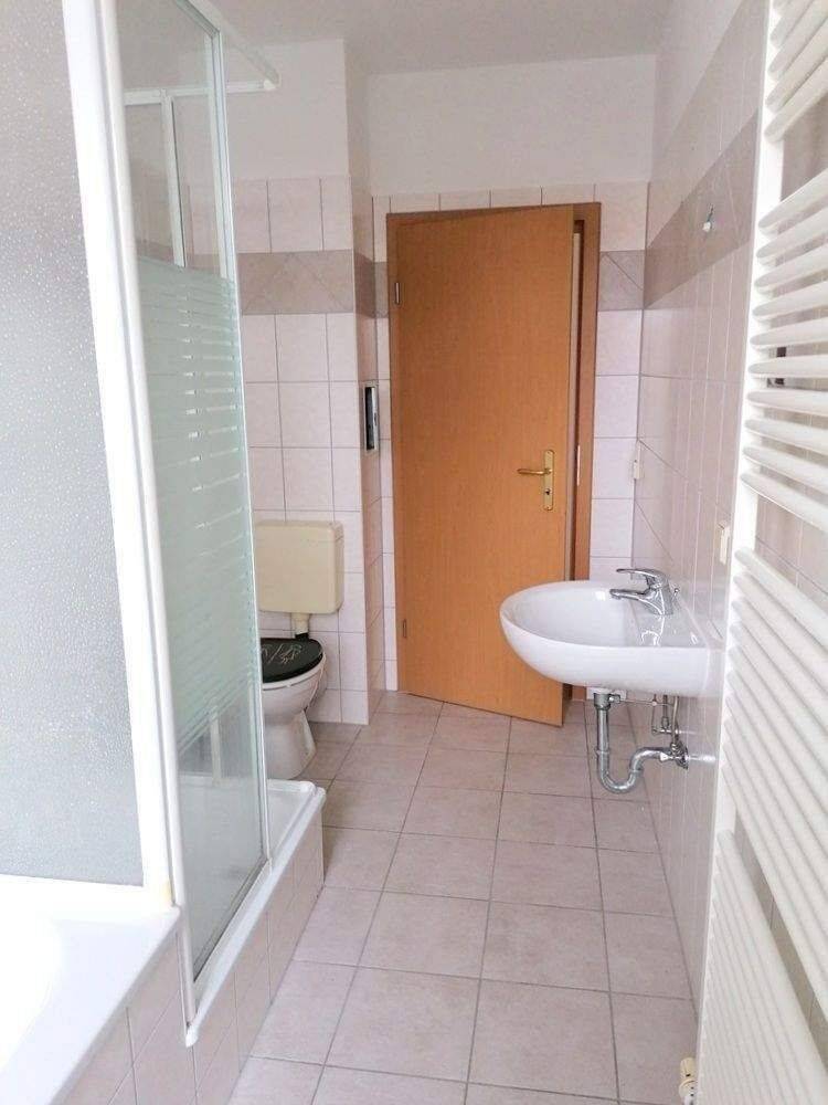 !! Dachgeschosswohnung mit Fußbodenheizung, Balkon, PKW-Stellplatz in ruhiger Nebenstraße !! – Chemnitz – Vorschaubild 9