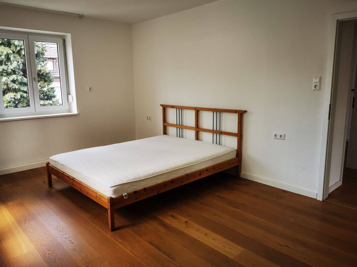 Schöne, lichtdurchflutete 5-Zi.Whg. mit Balkon, EBK und Kellerraum – Stuttgart – Vorschaubild 4