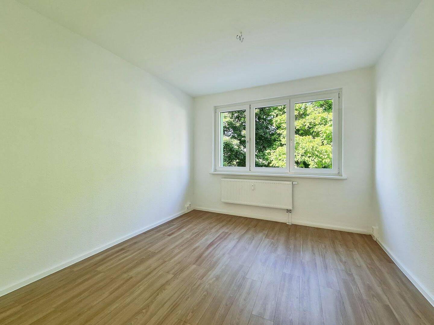 Komfortabel wohnen: Modernes Duschbad, Balkon und Stellplatz - sofort verfügbar!! – Freiberg – Vorschaubild 5