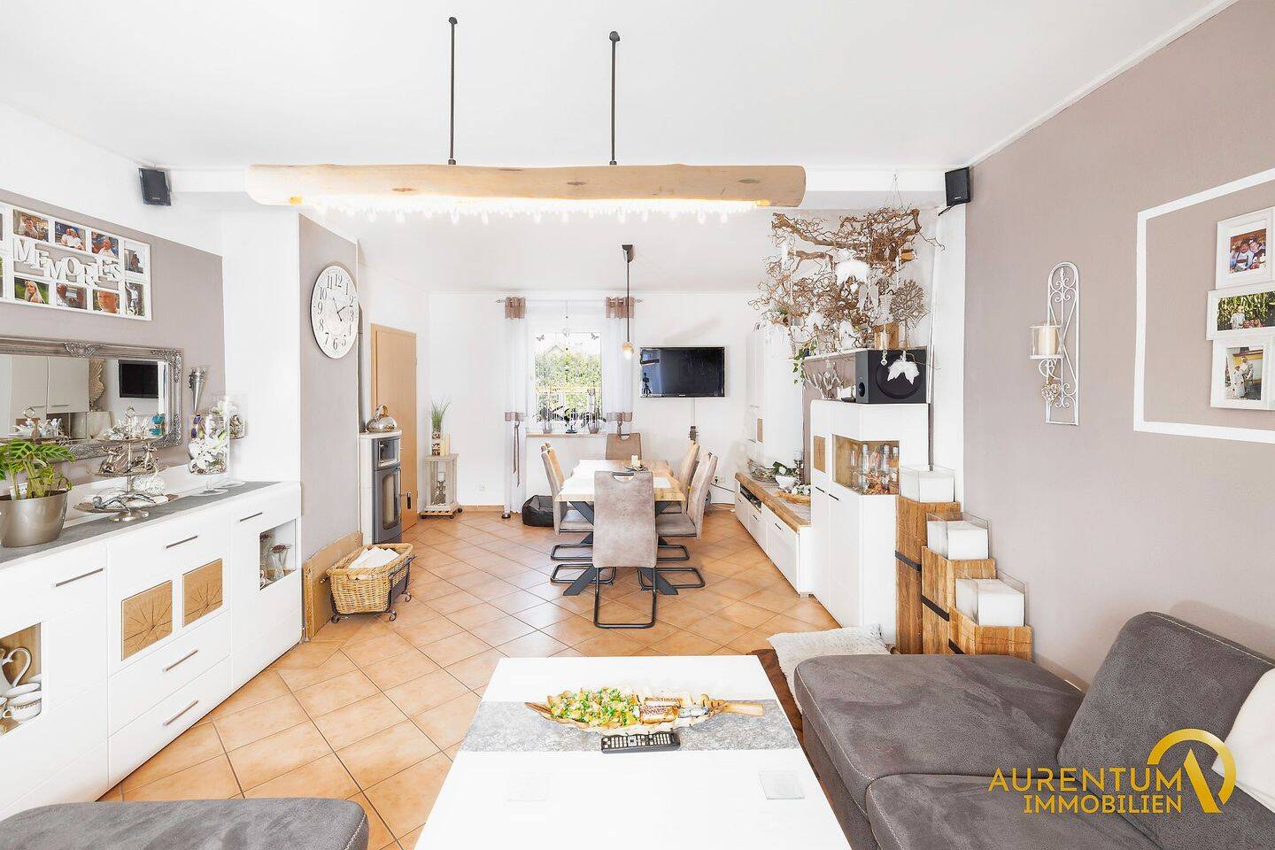 Sofort bezugsfertig: Modernisiertes EFH mit Einliegerwohnung + Garage & Stellplätze – Kelheim – Bild 1 von 9