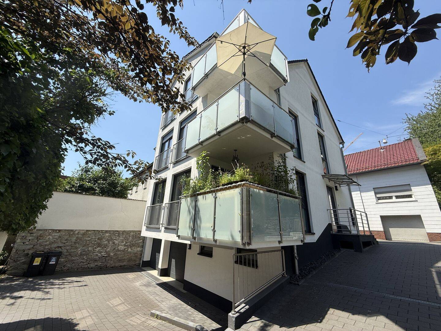 Modernes Wohnen mit Stil - Exklusive Dachgeschosswohnung in begehrter Lage von Wiesbaden-Sonnenberg – Wiesbaden – Vorschaubild 3