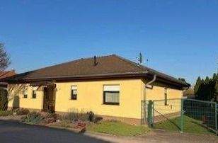 Neuwertiger Bungalow mit Einbauküche, Kamin und Garage – Zerbst/Anhalt – Vorschaubild 2