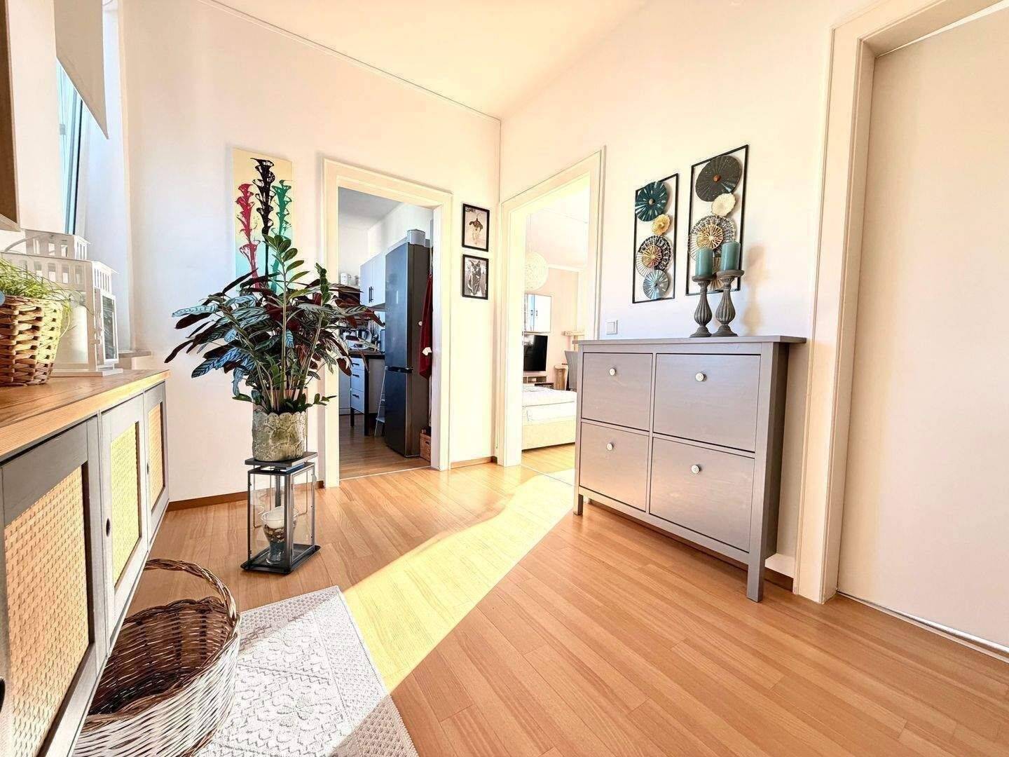 lichtdurchflutete 2 Zimmer Wohnung +++ mit Badewanne & Aufzug +++ – Nürnberg – Vorschaubild 4