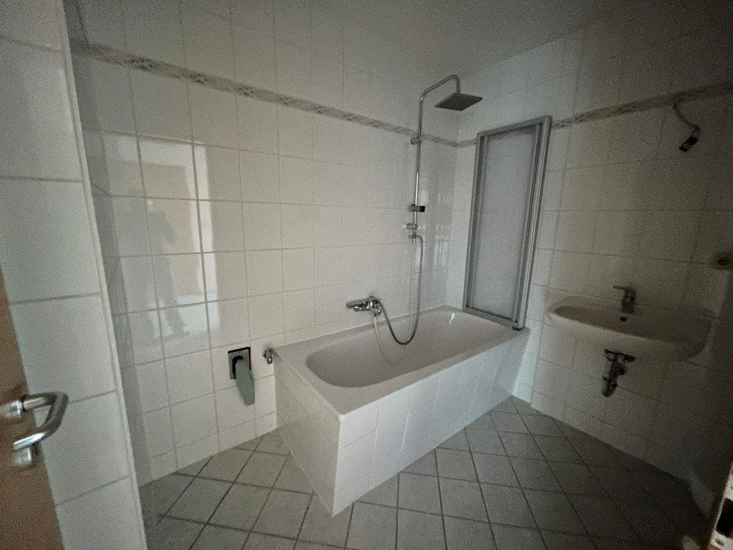 ***Helle DG-Wohnung in Altendorf - in Renovierung, neuer Laminatboden*** – Chemnitz – Vorschaubild 4