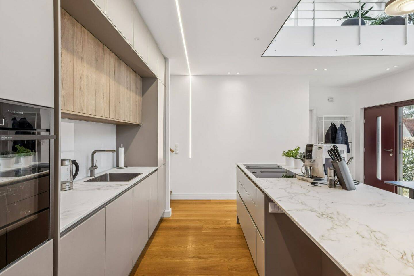 Architektur trifft Design: Hochwertige DHH in den Walddörfern – Hamburg – Vorschaubild 4