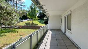 Großzügig geschnittene 3-Zimmer-Wohnung mit großem Balkon und Blick ins Grüne – 79112 Freiburg im Breisgau – Vorschaubild 2
