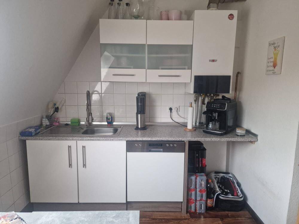 Gut geschnittene DG-Wohnung mit Einbauküche – Saarbrücken – Vorschaubild 3
