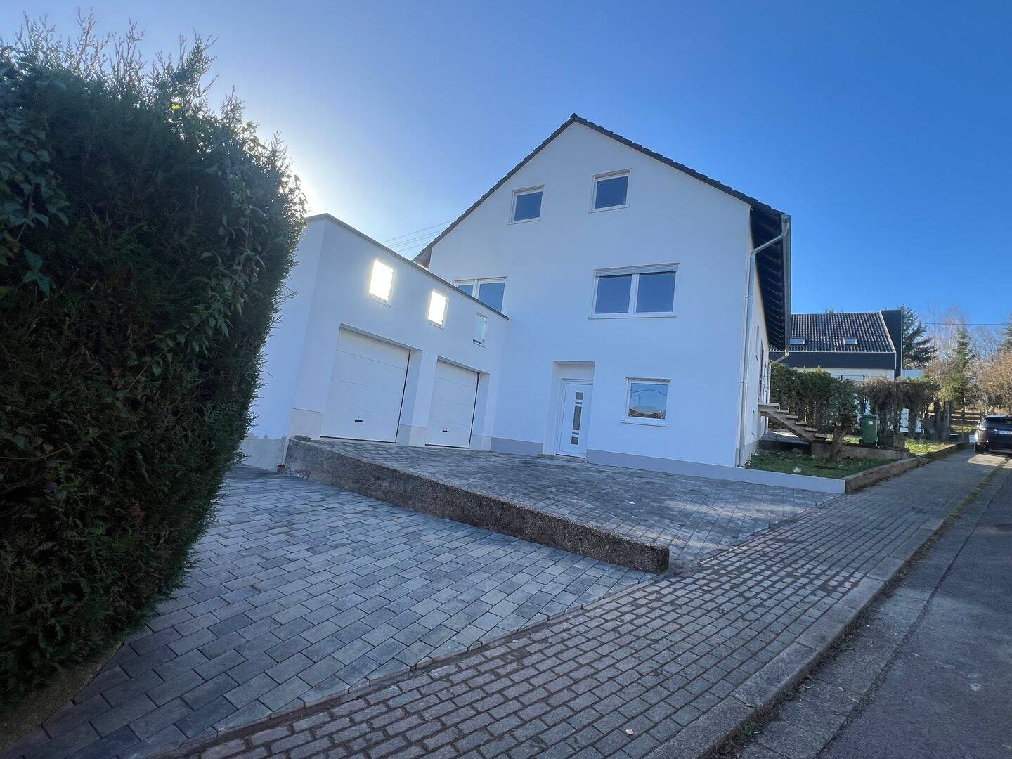 Repräsentatives Einfamilienhaus mit Einliegerwohnung in ruhiger Sackgassenlage von Saarbrücken-Eschringen