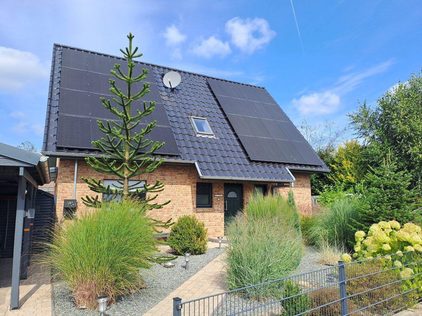 hochwertiges 4-Zimmer-Einfamilienhaus (KfW 70) mit PV-Anlage, Außenpool und Doppelcarport – Apensen – Vorschaubild 3