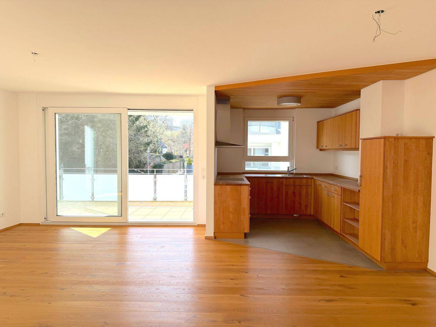 Neuwertige 4-Zimmer Wohnung mit EBK + TG-Stpl. im Freiburger Osten – Freiburg im Breisgau – Vorschaubild 3