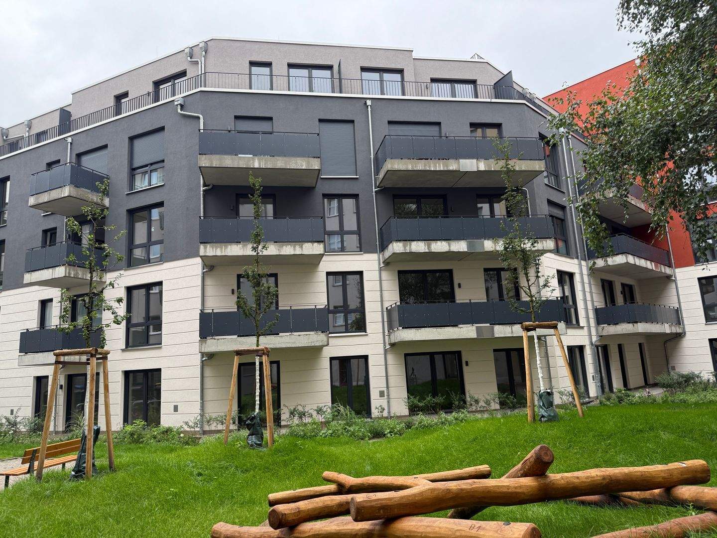 3-Zimmer-Neubau, zentral, 1. OG, Erstbezug, ruhige Lage im Hinterhof