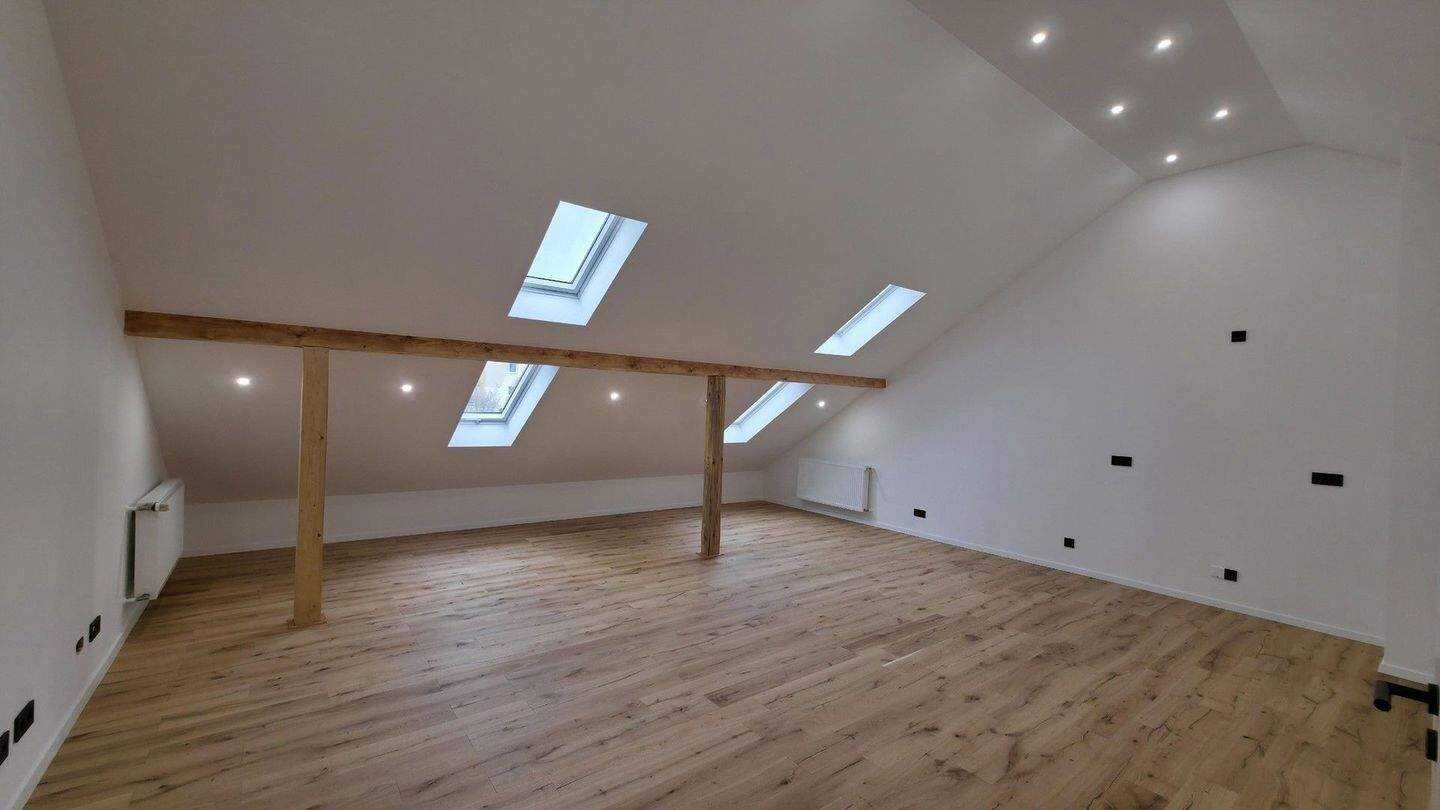 Erstbezug DG mit Domblick & Klima - lichtdurchflutete Designerwohnung in Regensburg – Regensburg – Bild 1 von 9