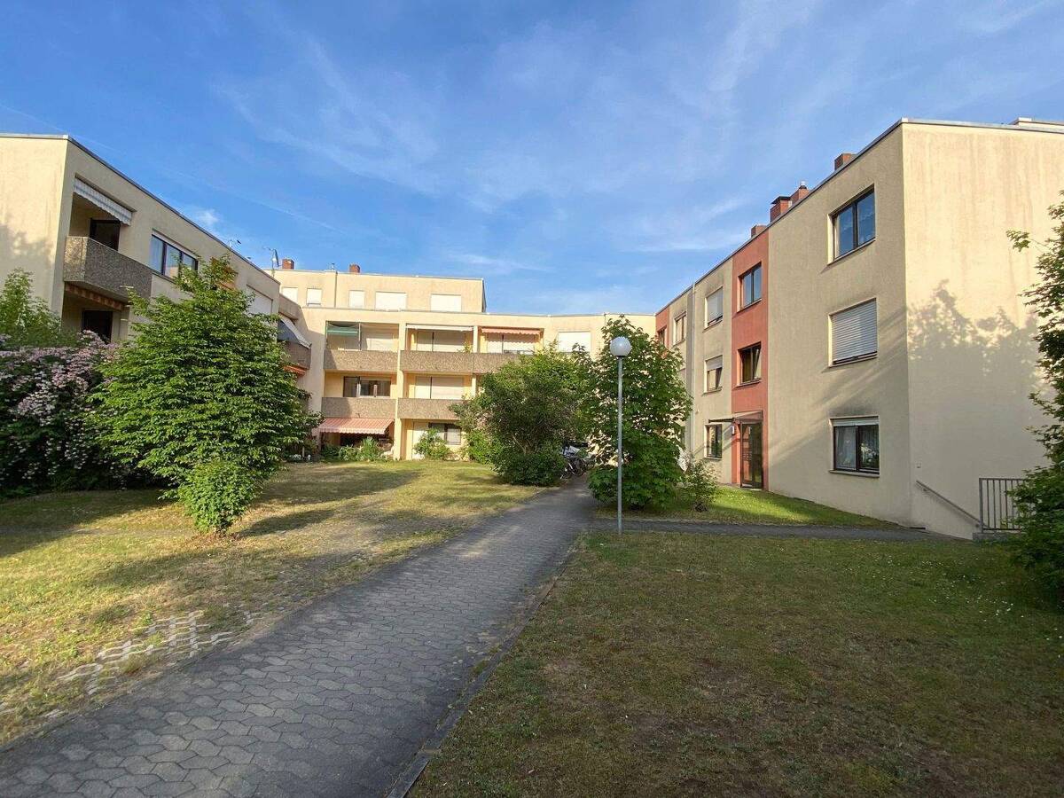 2-Zimmer-Wohnung mit Balkon und Stellplatz – 91056 Erlangen – Bild 1 von 9
