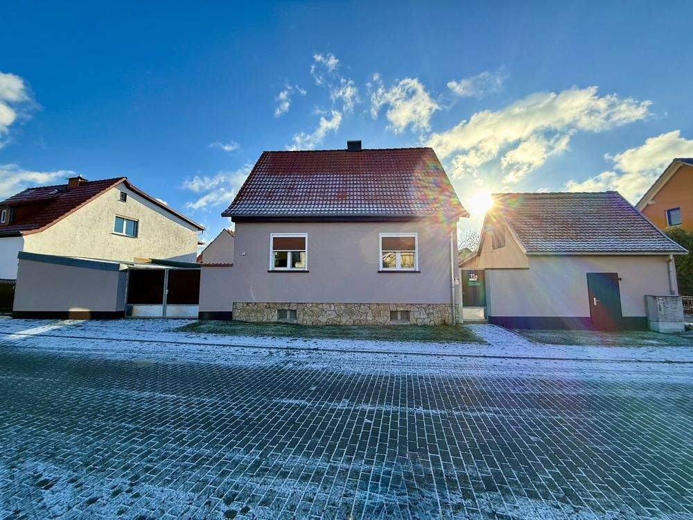 Charmantes Einfamilienhaus zwischen Erfurt und Weimar – Mönchenholzhausen – Bild 1 von 2