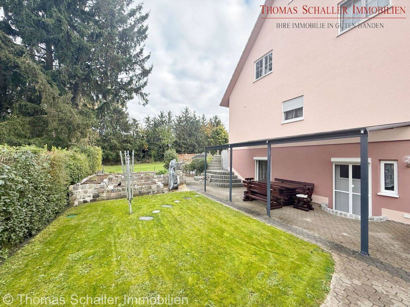 Hochwertiges 3-Familienhaus mit Einliegerwohnung, PV-Anlage & Gartenparadies – Abenberg – Vorschaubild 8