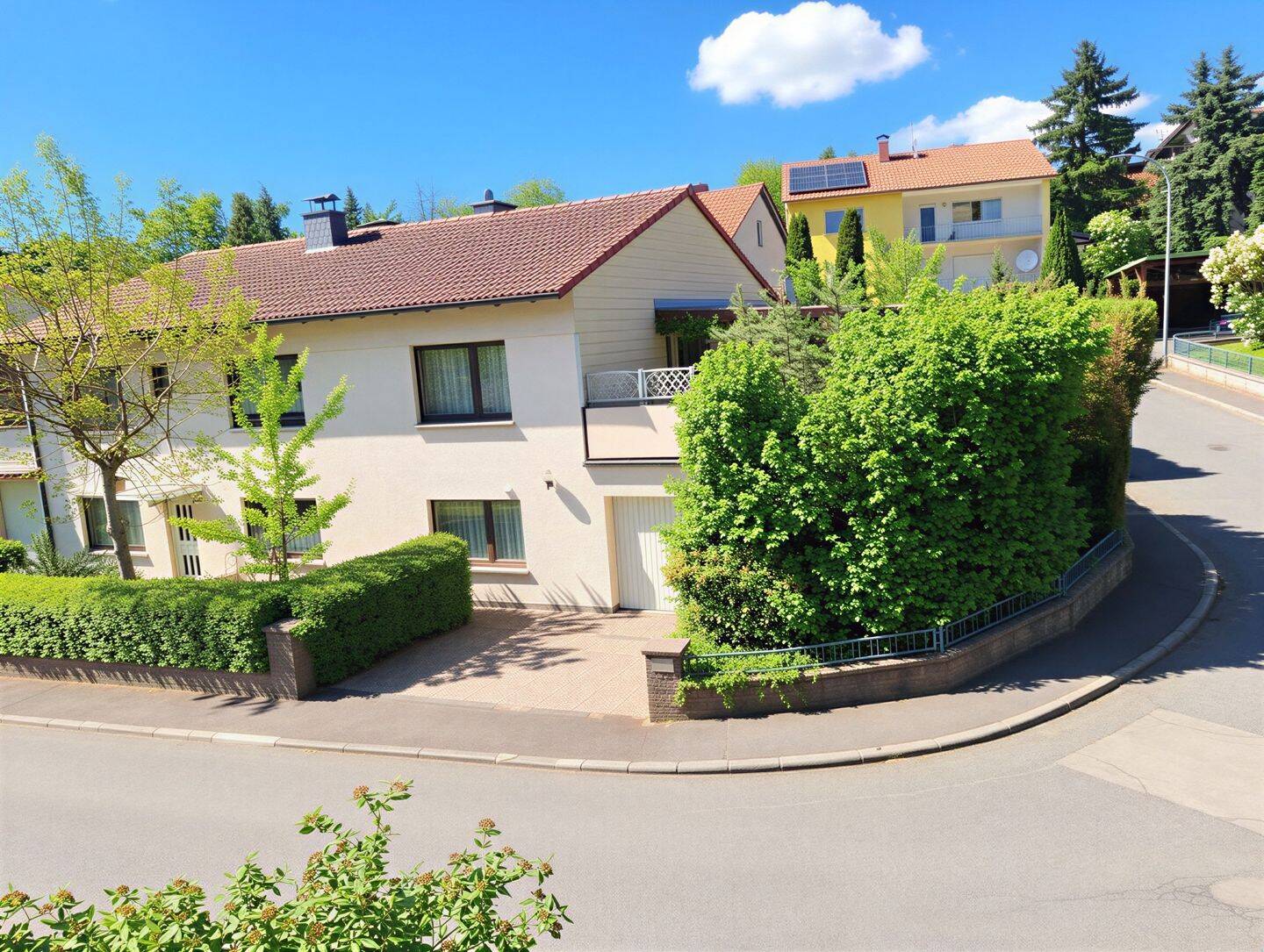 Charmantes Einfamilienhaus mit Einliegerwohnung - Wohnen, Arbeiten oder Vermieten unter einem Dach – Bad Nauheim – Bild 1 von 3