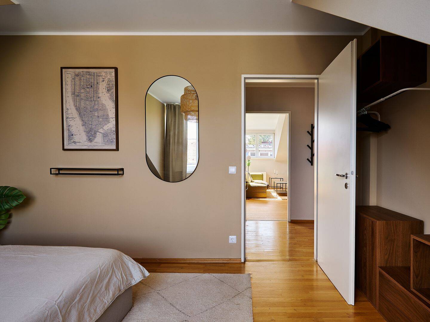 Kompakte Dachgeschosswohnung mit Terrasse und weitem Blick im Wrangelkiez – Berlin – Vorschaubild 5
