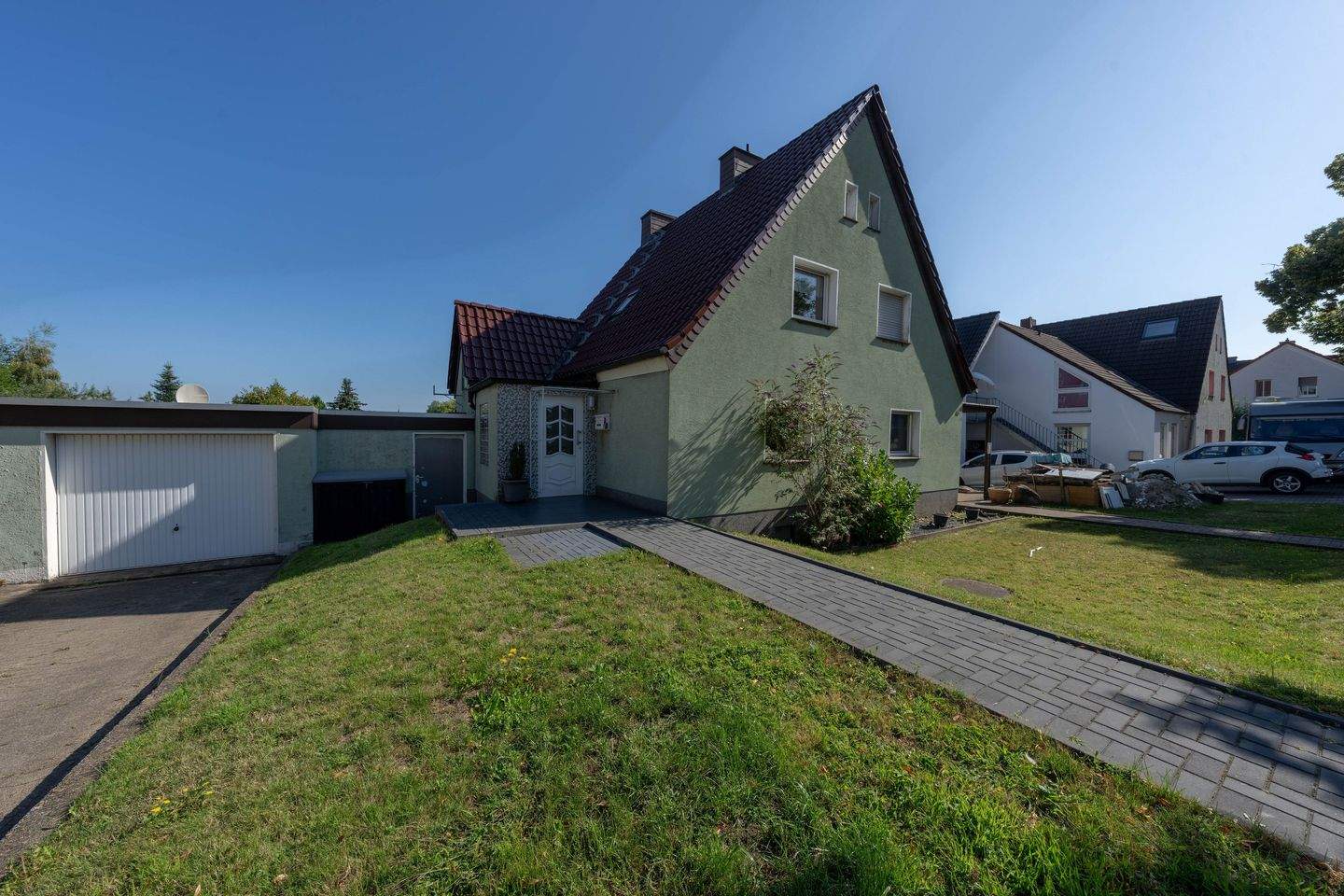 Renovierte Doppelhaushälfte mit Garten und Garage in zentrumsnaher Lage von Lünen – Lünen – Vorschaubild 2