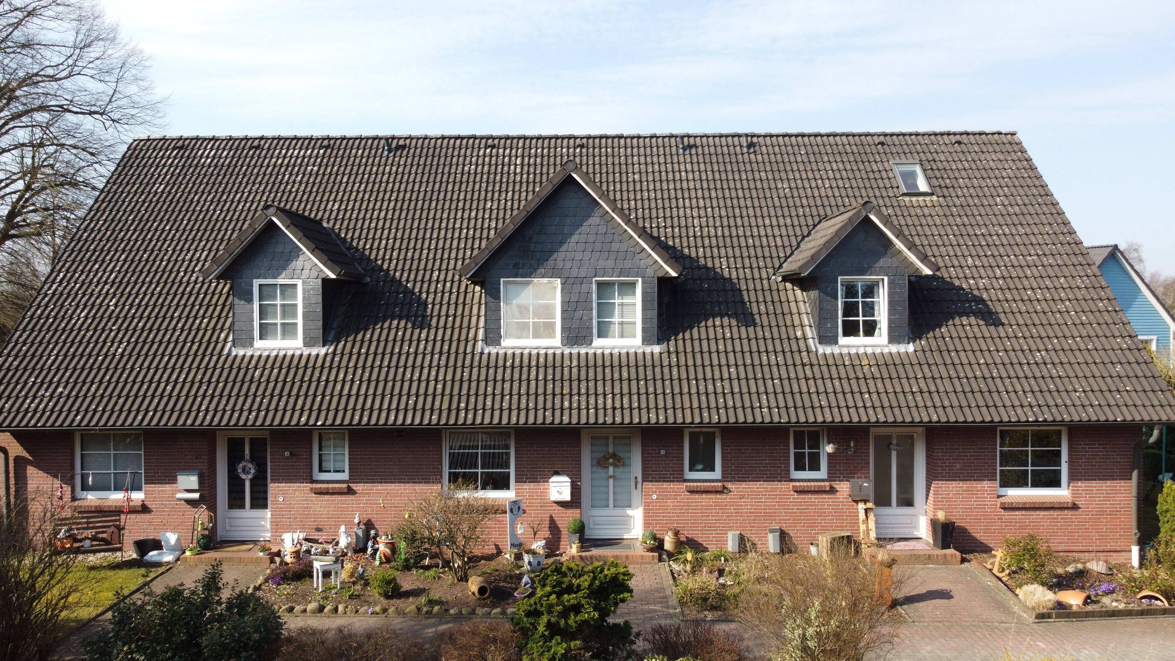 Attraktives Reihenhaus-Ensemble in Brekendorf mit 2 REH und 1 RMH mit Vierer-Carport – Brekendorf – Bild 1 von 9