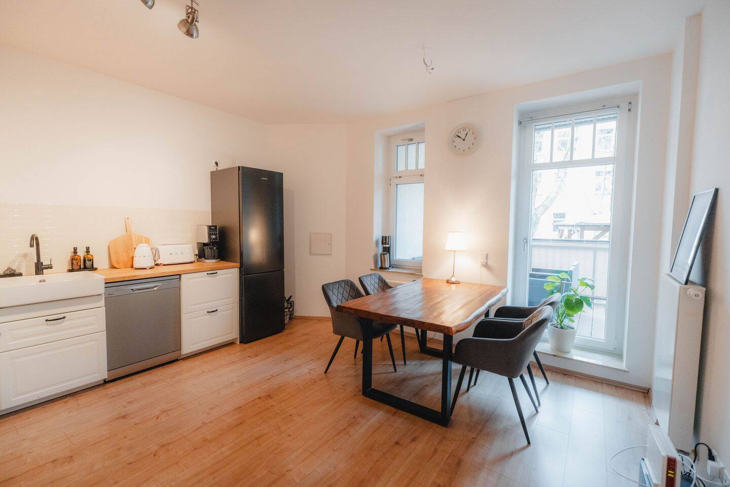 Hochwertig möblierte 3-Zimmer-Altbauwohnung | 103 m² | Anger-Crottendorf | Mitte Sept. – März