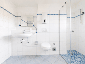 Moderne 2-Zimmer-Wohnung, komplett renoviert, mit neuer Küche, großem Balkon und Weitblick über die Trierer Innenstadt – 54290 Trier – Vorschaubild 8