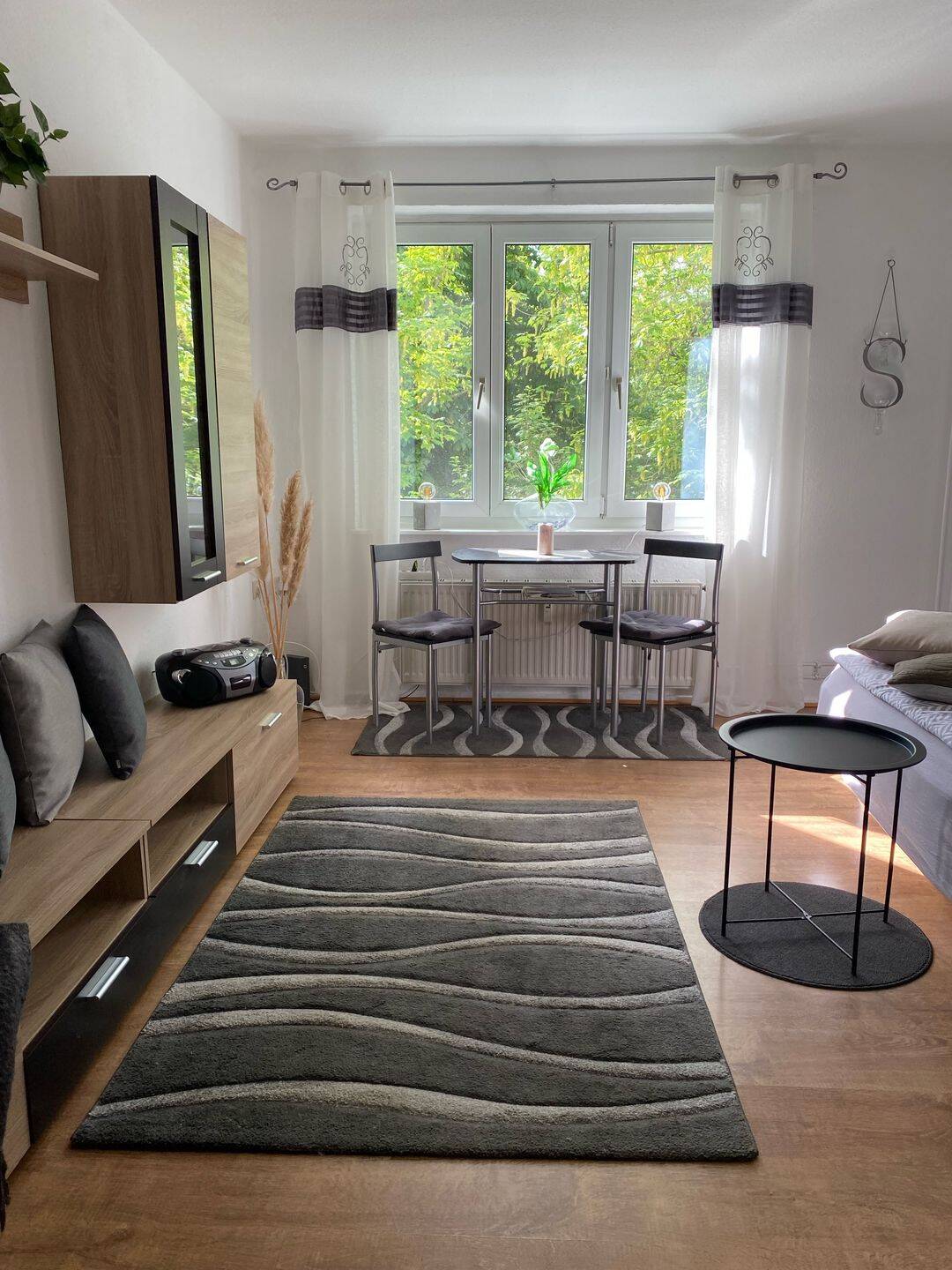 Helle möblierte 1,5-Zi.-Wohnung nahe Spree (10 Min). Schlafnische, 2 Sofas, WLAN, Arbeitsplatz, gute Anbindung ins Zentrum, Vermietung für 6 Monate – Berlin – Vorschaubild 6