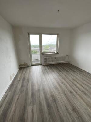 Zentral gelegene 2-Zimmer-Balkonwohnung mit neuem Laminat - jetzt 500EUR Einkaufsgutschein sichern! – 47179 Duisburg – Vorschaubild 5