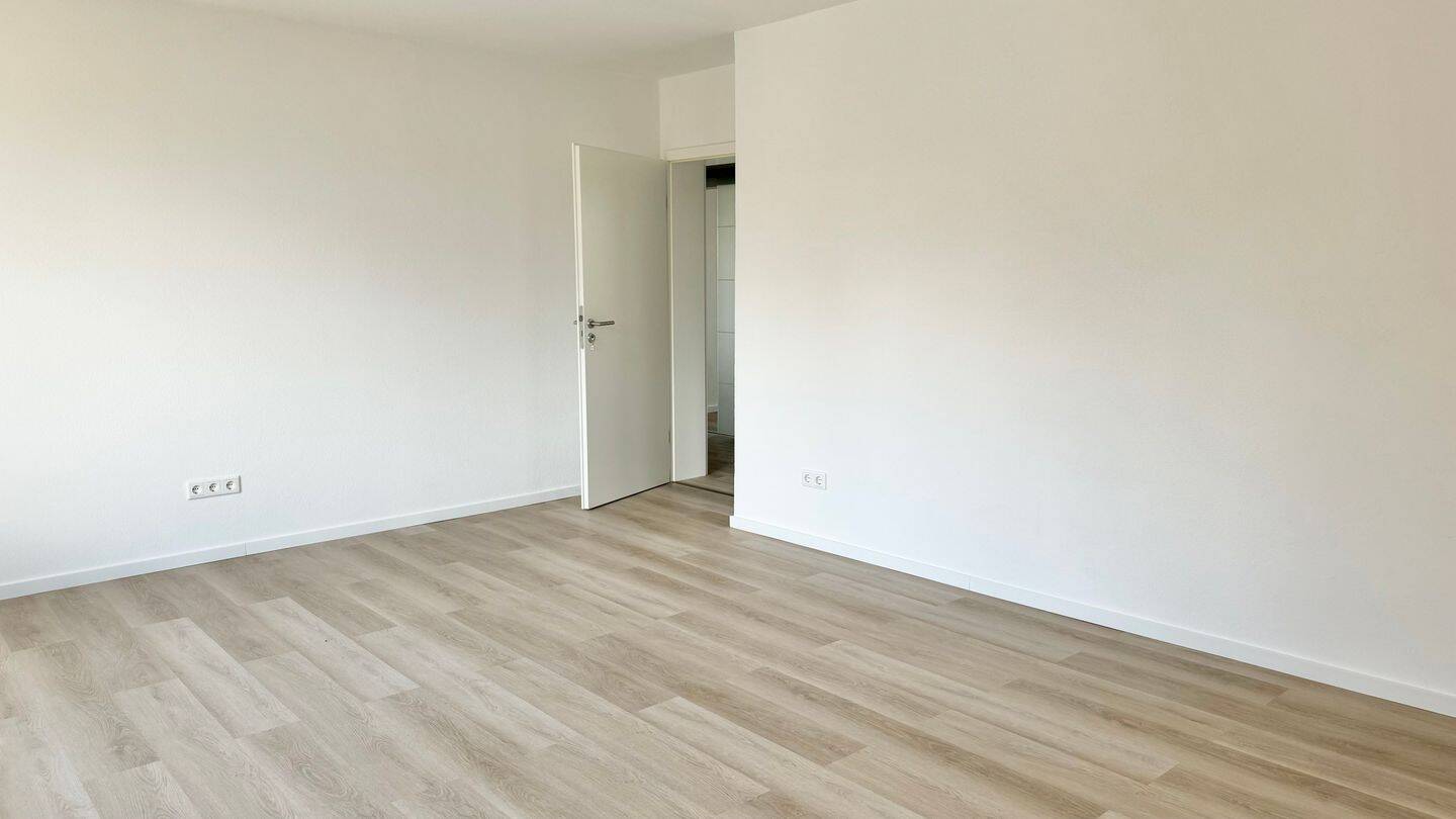 Nähe Wöhrder Wiese ! Renovierte, helle 3-ZW 83 m², Laminat, Balkon zu Pegnitz, 5. OG mit Aufzug – Nürnberg – Vorschaubild 7