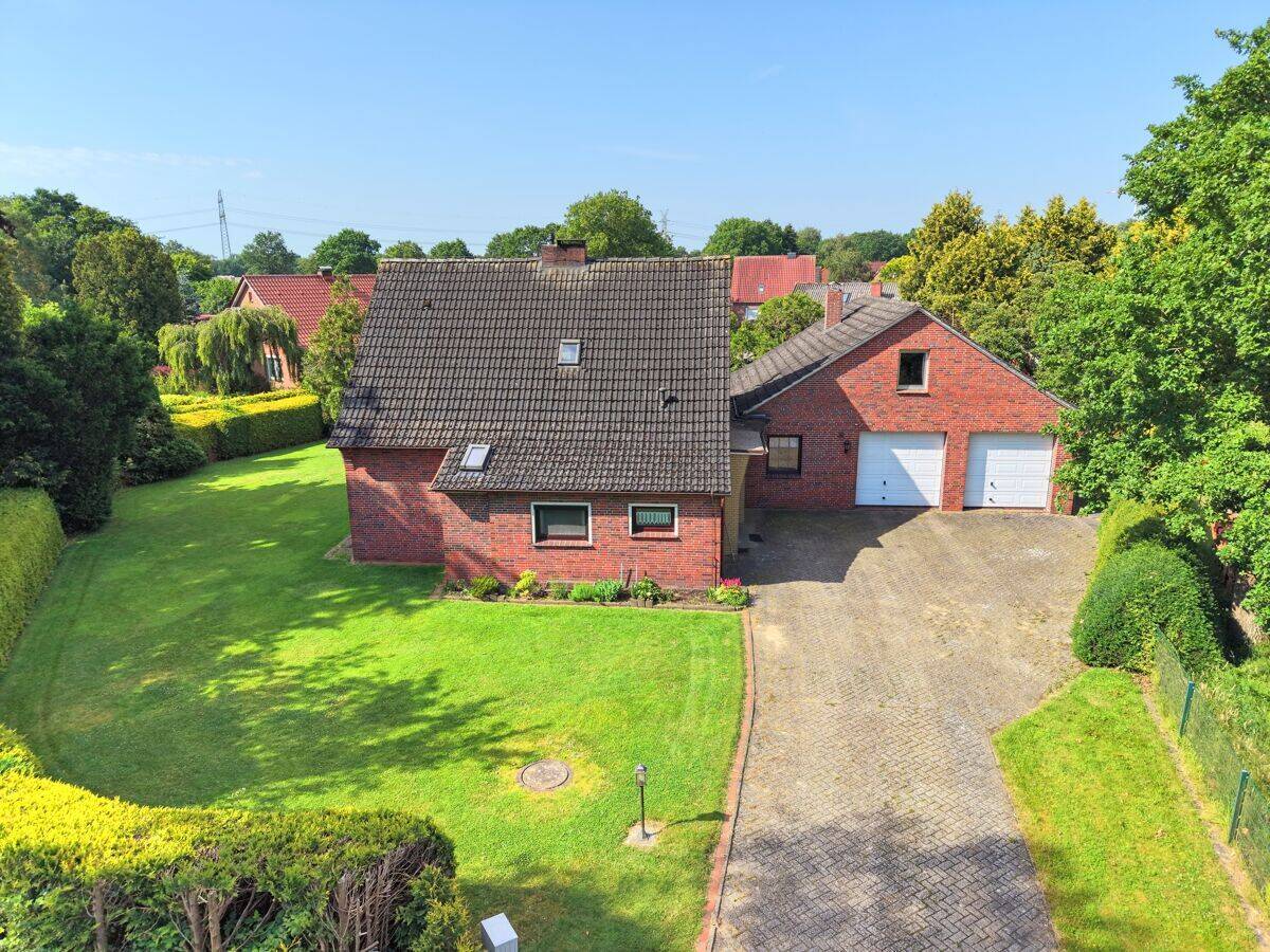 Einfamilienhaus mit Doppelgarage und Wintergarten auf weitläufigem Grundstück in Strackholt – Großefehn – Vorschaubild 2