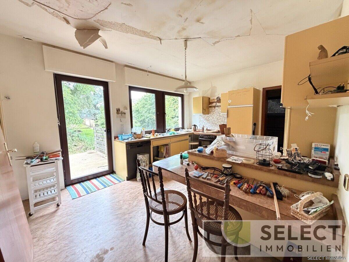Großzügiges freistehendes Wohnhaus mit zwei Garagen in ruhiger Wohnlage – Schwalbach – Vorschaubild 6