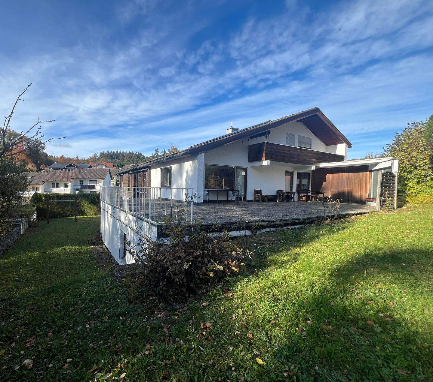 Großzügiges Einfamilienhaus mit Sauna und Innenpool in sonniger Toplage von Immenstadt – Immenstadt im Allgäu – Bild 1 von 9
