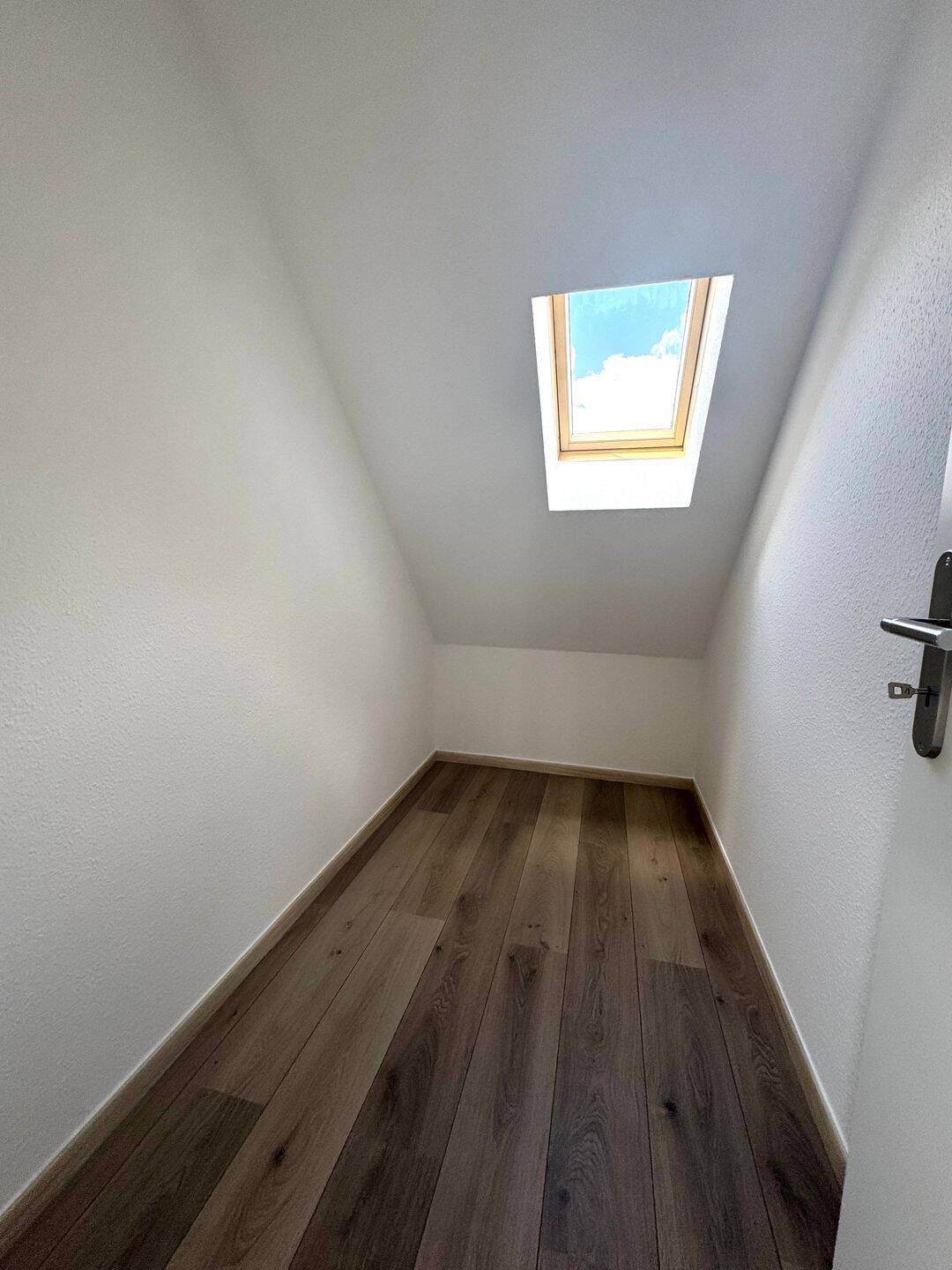 Einziehen & Wohlfühlen! Moderne Einbauküche & neu saniertes Bad! – Magdeburg – Vorschaubild 9