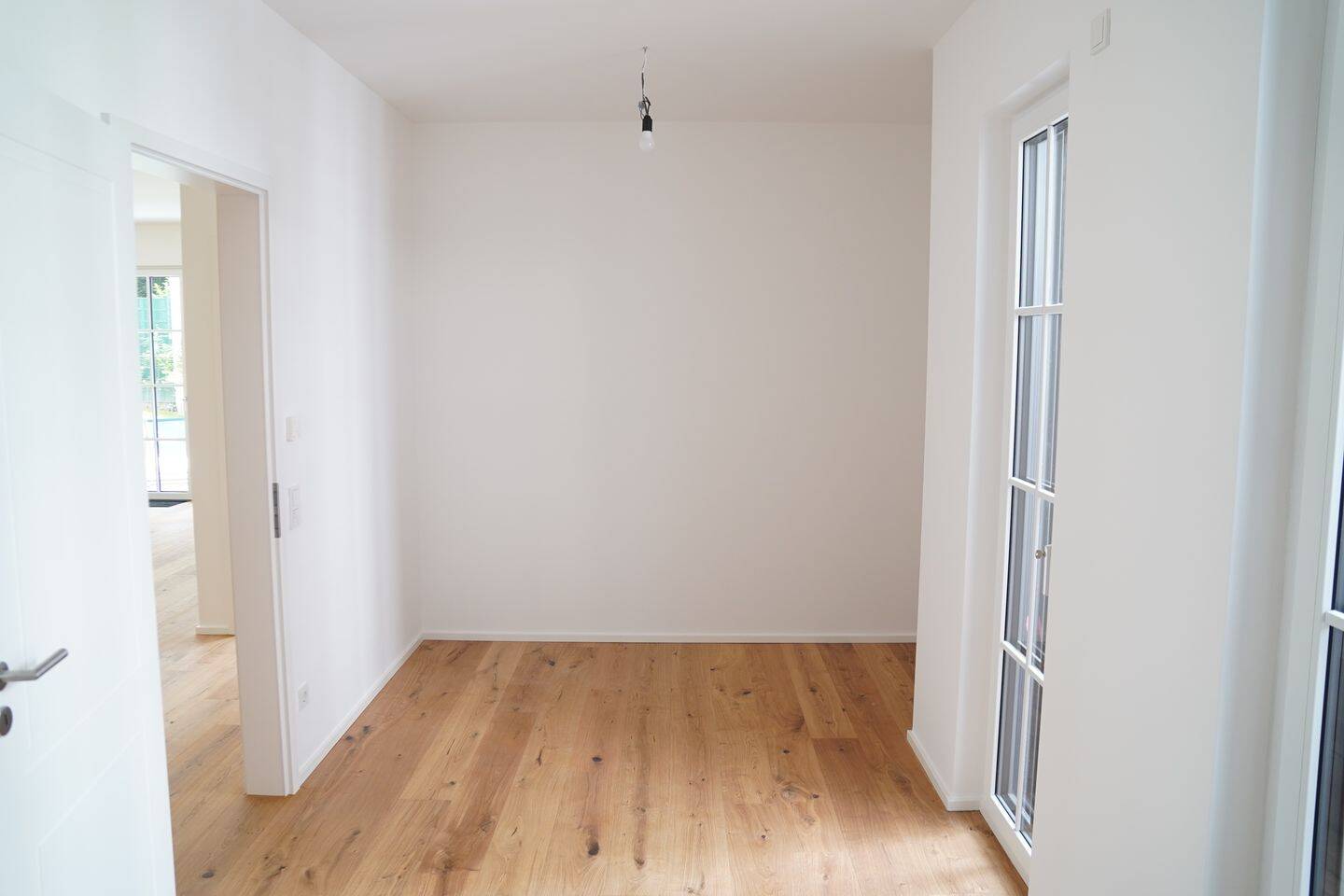 Ankommen und wohlfühlen: Erdgeschosswohnung in Bad Nauheim mit ca. 150 m² Garten & 33 m² Terrasse – Bad Nauheim – Vorschaubild 3