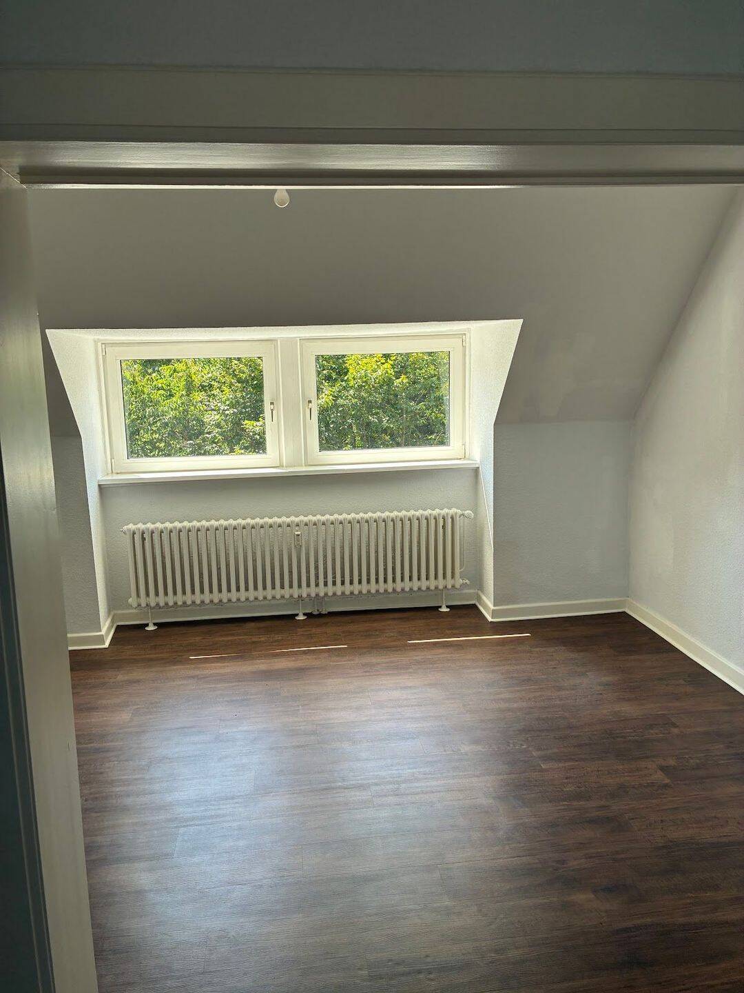 2,5 Zimmer Dachgeschosswohnung zum abschalten, mit Mansarden Zimmer.