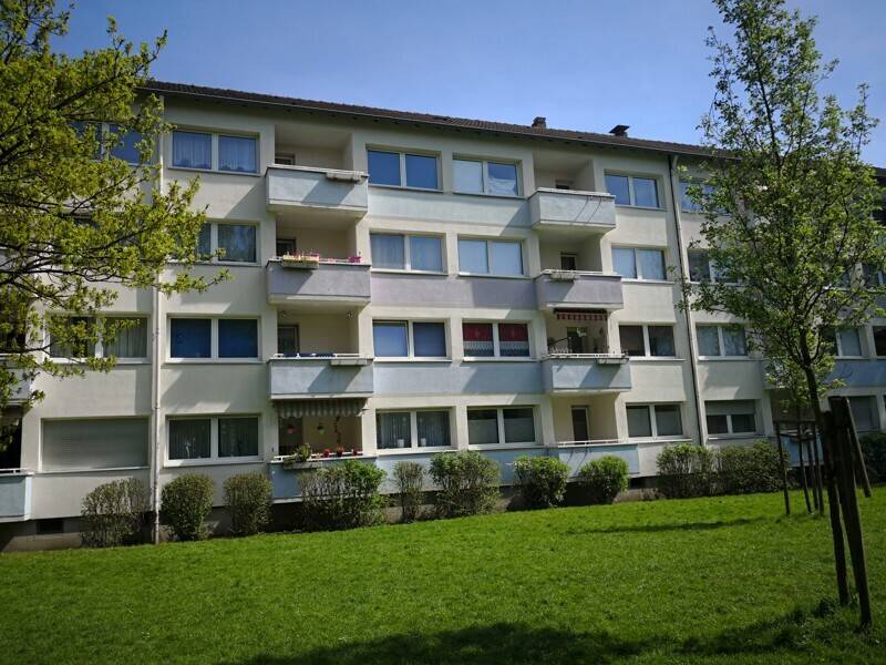 Zum Einzug frisch renovierte und sanierte 3-Zimmer-Wohnung mit Balkon