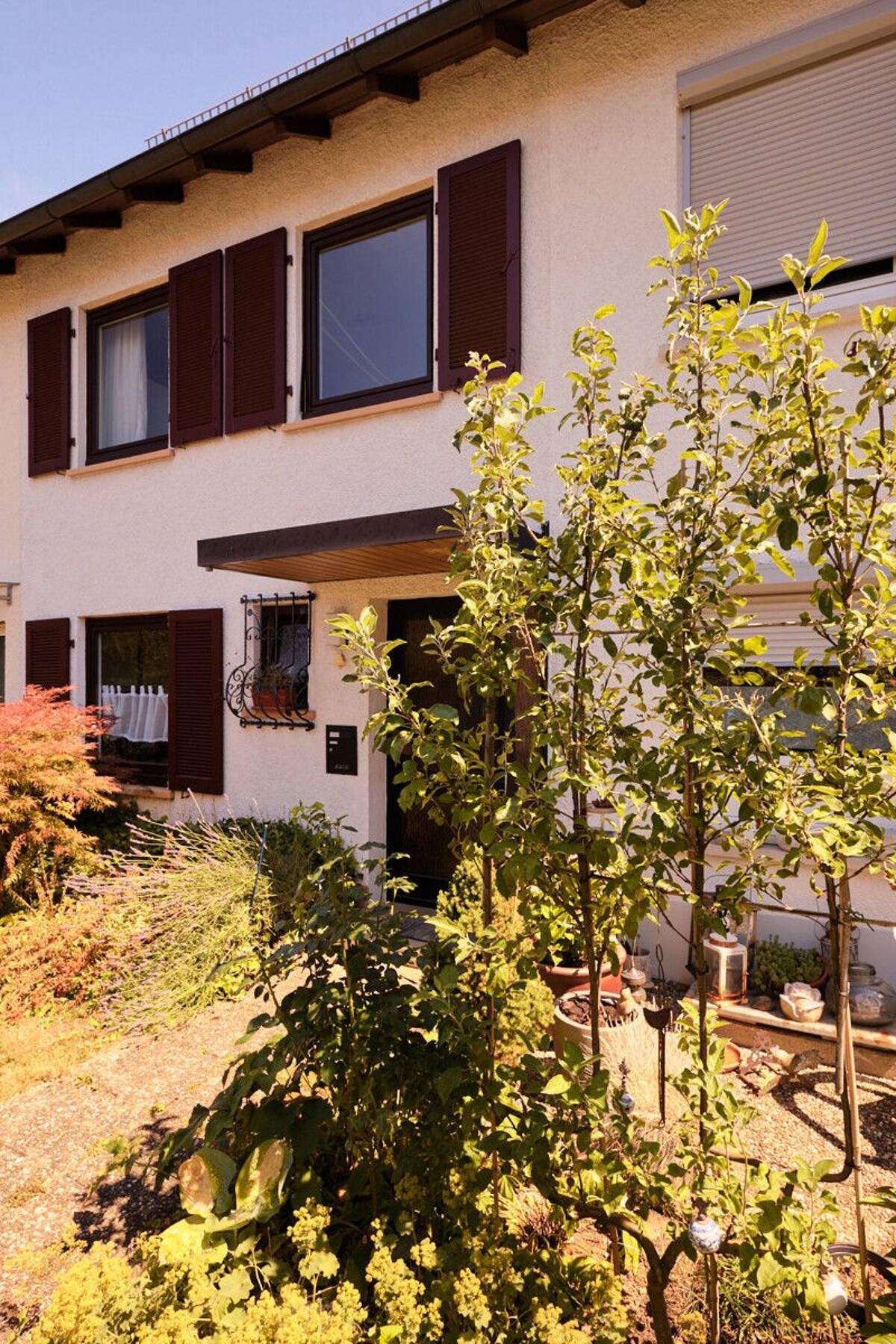 Charmantes Reihenmittelhaus mit Garten, Garage und Blick auf die Achalm – 72760 Reutlingen – Bild 1 von 9