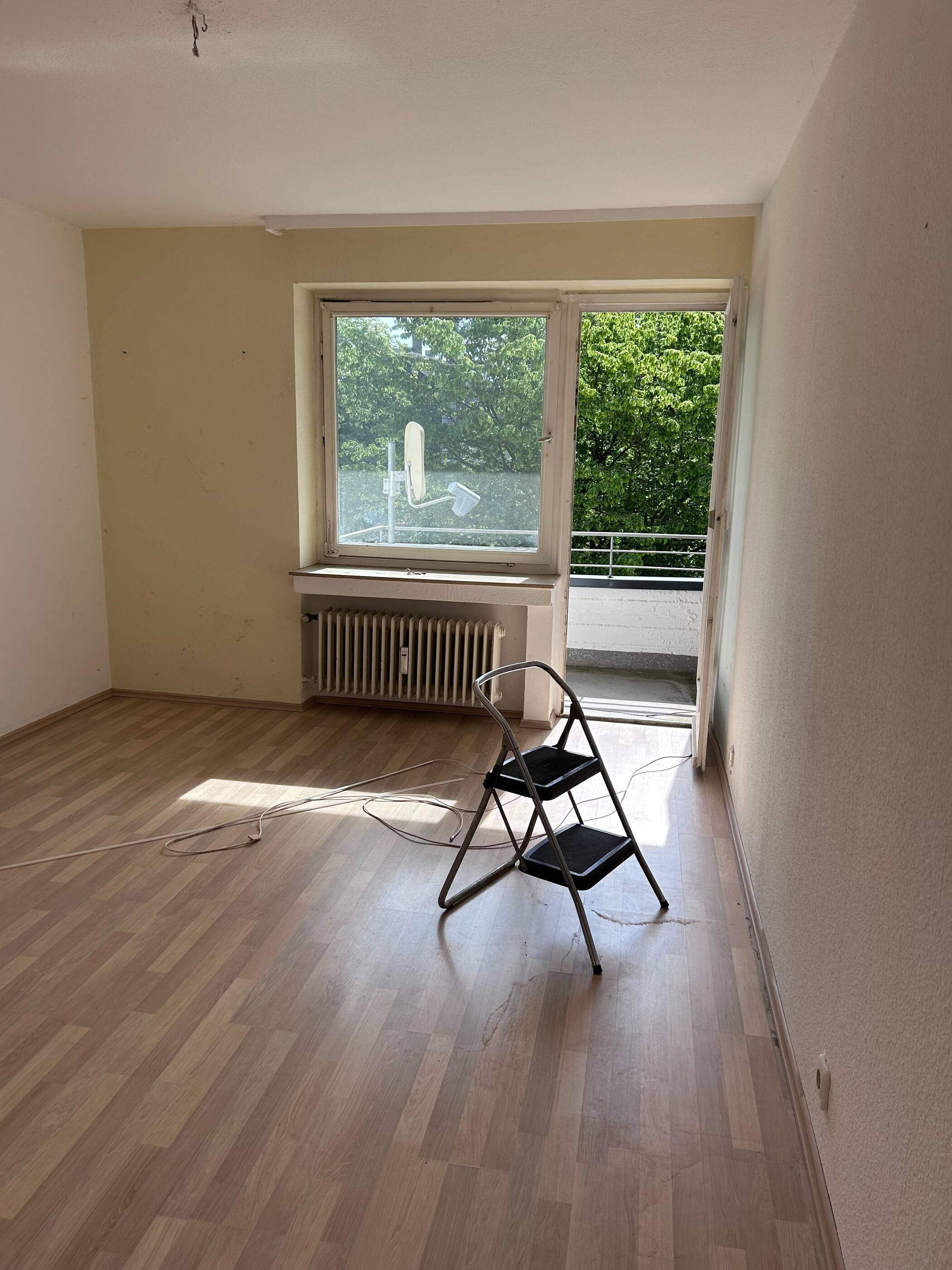 Wohnung mit zwei Zimmern und Balkon Im Herzen von Heckinghausen!