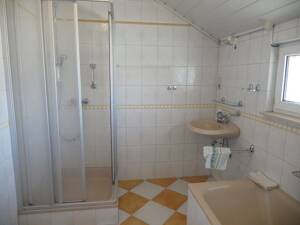 Renovierungsbedürftiges Zweifamilienhaus mit Pool - viel Potenzial zur individuellen Gestaltung! – 64658 Fürth – Vorschaubild 6