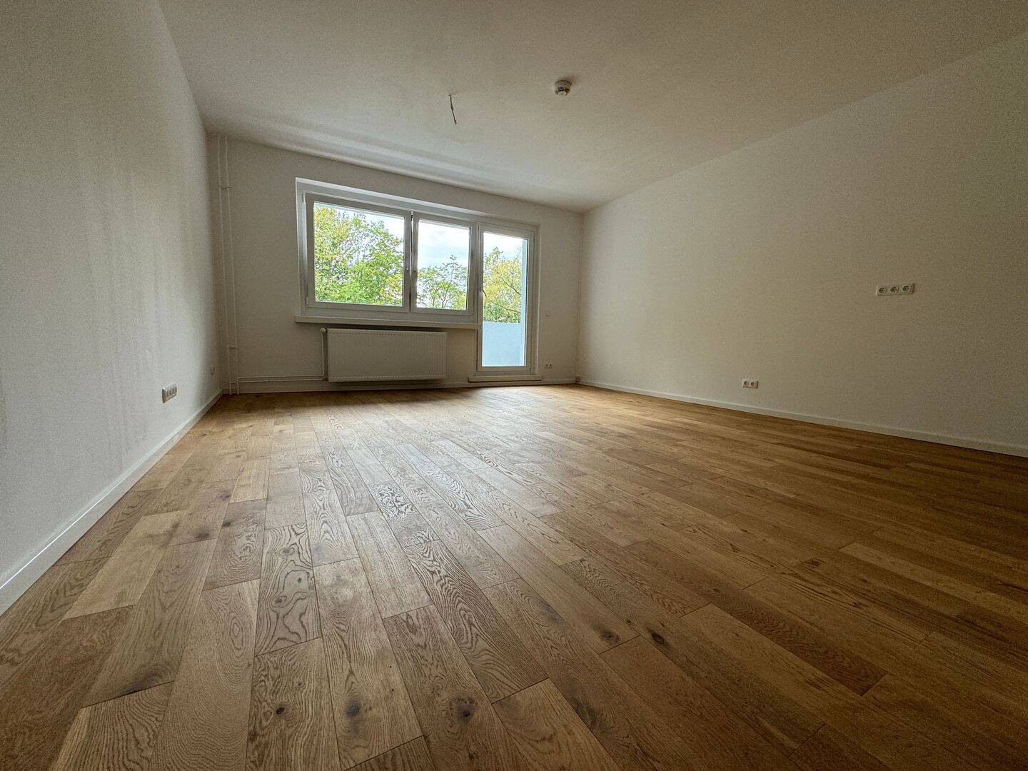 TOP 3-ZIMMER WOHNUNG, HOCHWERTIG SANIERT, MIT NEUER EINBAUKÜCHE, WESTBALKON – Berlin – Vorschaubild 2