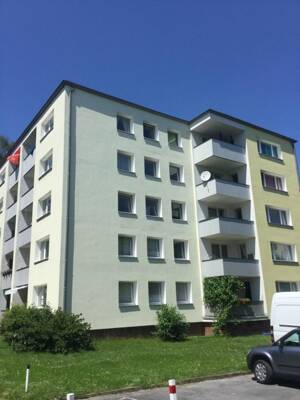 Sanierte 3 Raumwohnung mit Balkon im Grünen