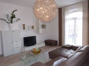 Attraktive, moderne und helle 3-Zimmerwohnung mit Einbauküche und zwei Balkonen in unmittelbarer Nähe zum Südstadtpark Fürth – 90763 Fürth – Vorschaubild 2