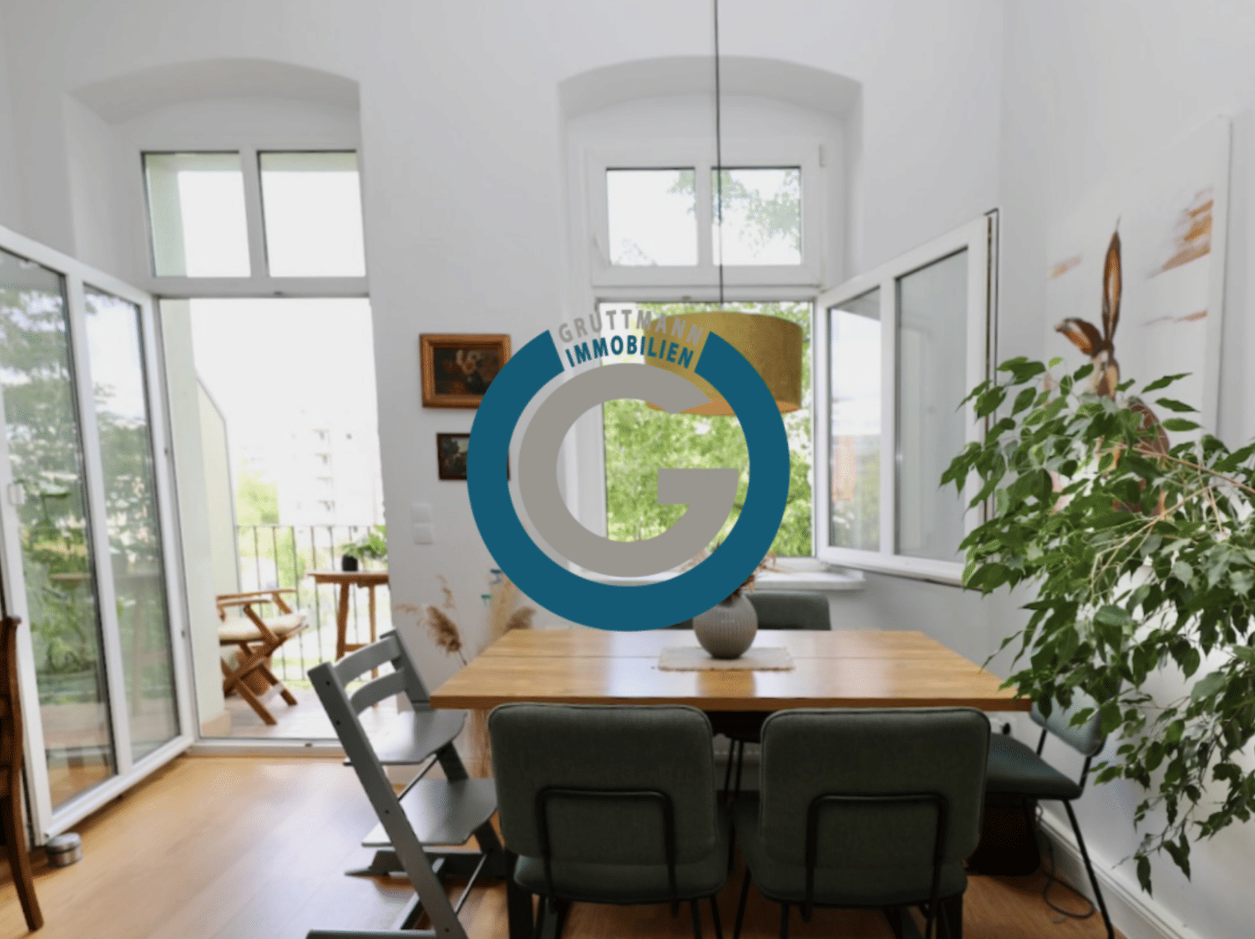 HOHE DECKEN, BALKON & PARKETTBODEN - BEGEHRTE KIEZLAGE, RUHIG & ZENTRAL - DIREKT AM HAUSBURGPARK