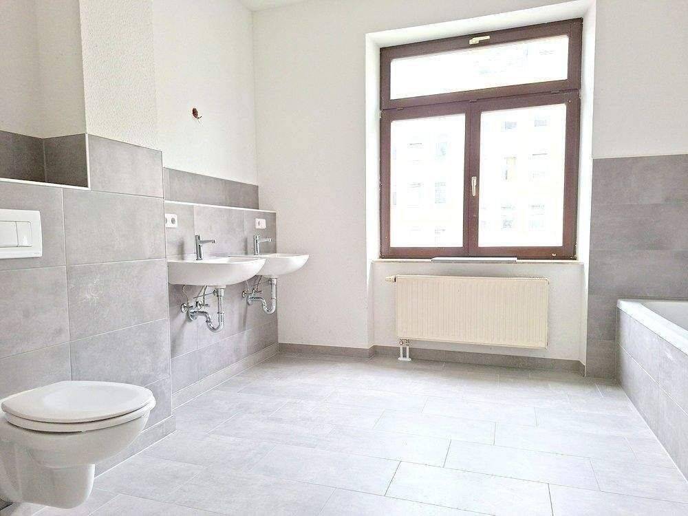 !! 4-Zimmer-Wohnung mit Parkett, Wanne und Dusche und Balkon !! – Chemnitz – Vorschaubild 3