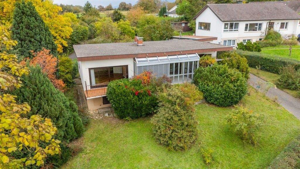 Massives Wohnhaus auf 1.015 m² Gartenparadies – Müllheim – Bild 1 von 9
