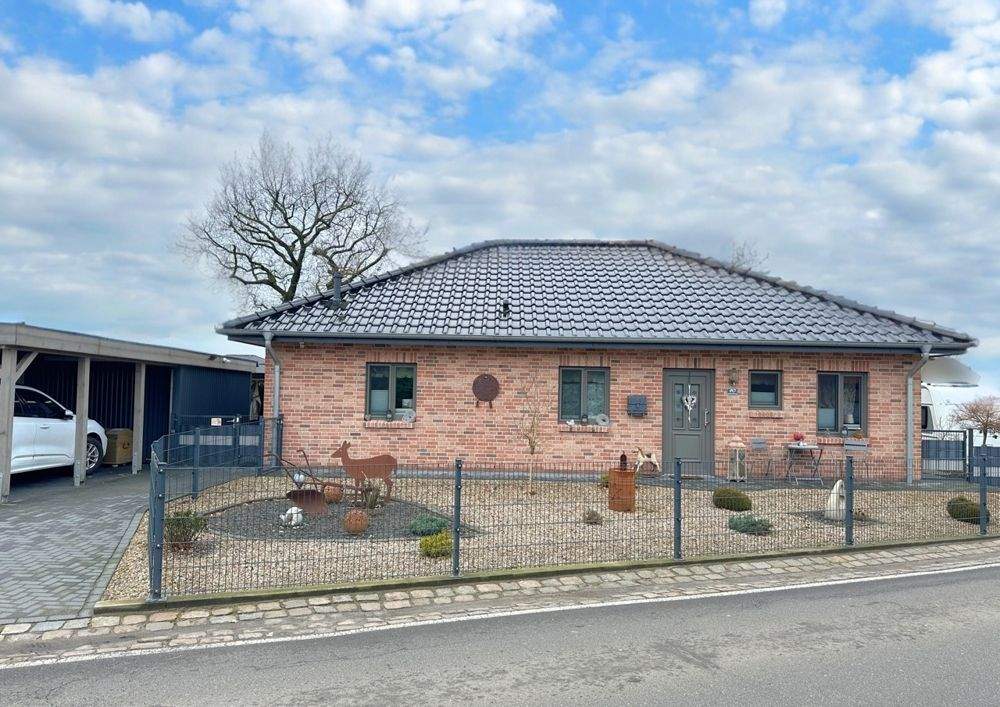 Moderner Walmdach-Bungalow in Eidernähe in Dörpling zu verkaufen – Dörpling – Bild 1 von 9