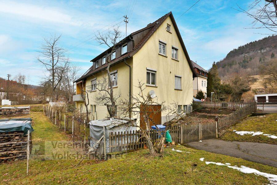 Freistehendes Einfamilienhaus mit Garage und gepflegter Gartenfläche – Albstadt – Vorschaubild 2