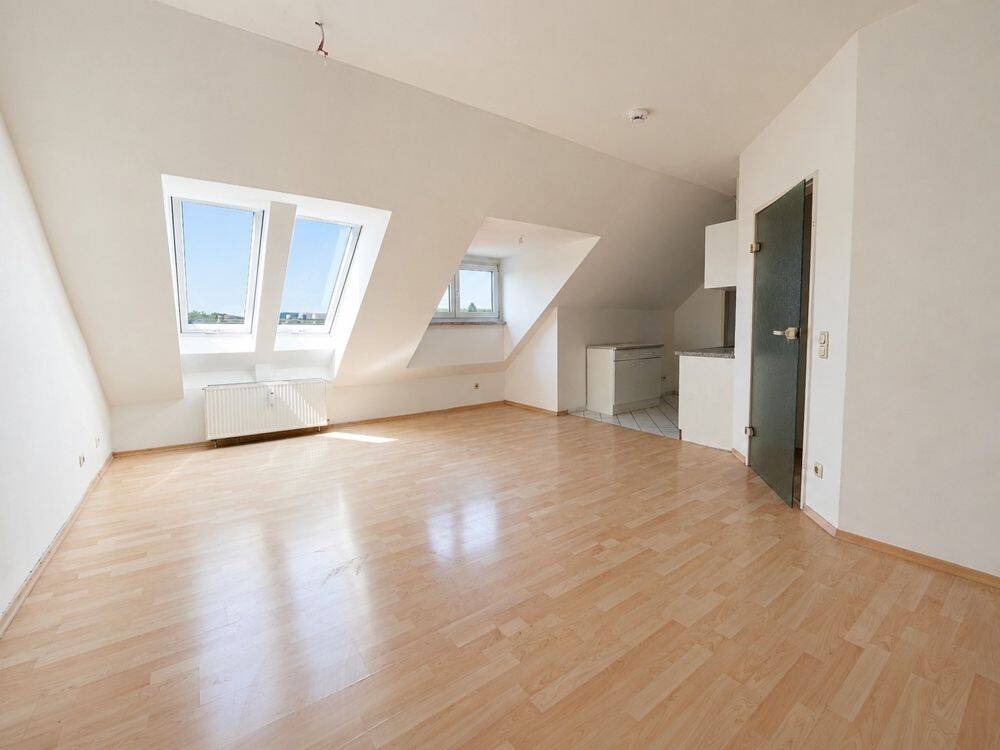 Helle 2-Zimmer-Dachgeschosswohnung mit Einbauküche in Coburg, Neustadter Straße 11