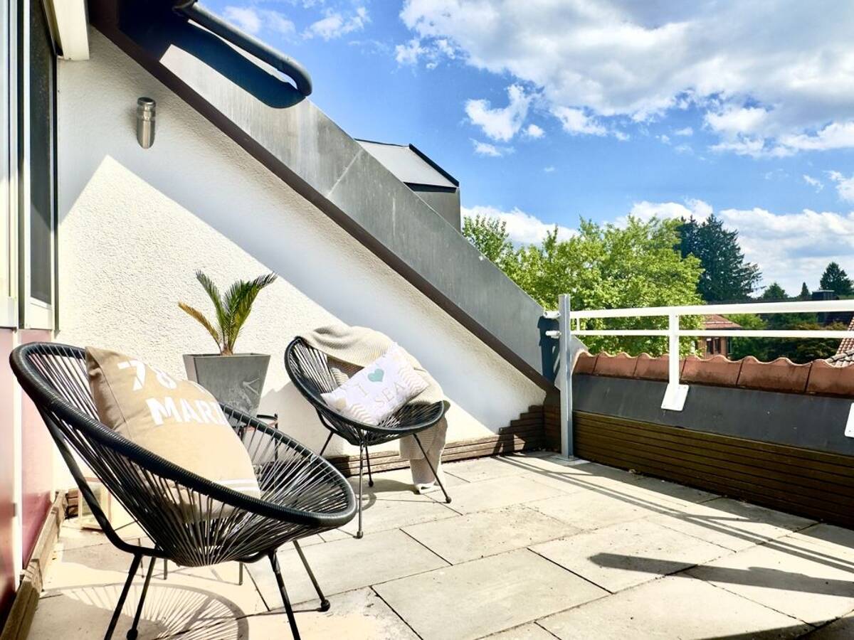 DAS GESAMTE DACHGESCHOSS - Ruhige Lage im Märchenviertel mit Dachterrasse & zwei Balkonen – 81739 München – Bild 1 von 9
