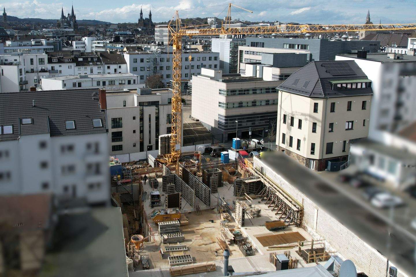 Erstklassige Architektur trifft urbanen Lifestyle: Ihre barrierefreie 3-Zimmer-Oase im Herzen Aachens – Aachen – Vorschaubild 3