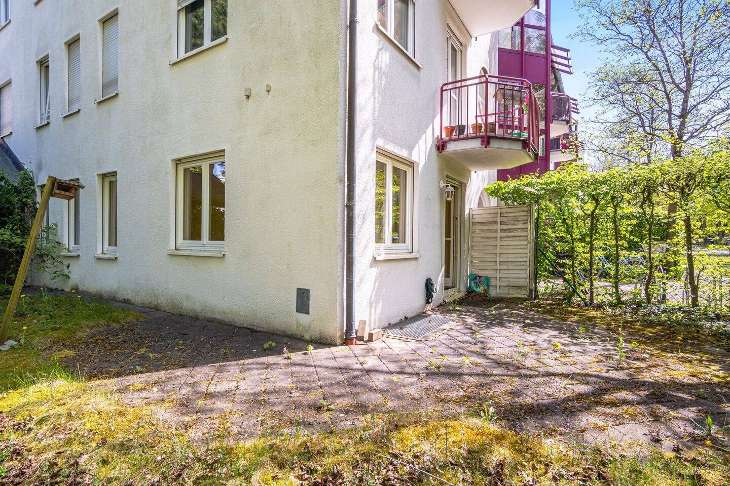 Helle 2,5-Zimmer-Erdgeschosswohnung mit großzügigem Garten – München – Vorschaubild 3